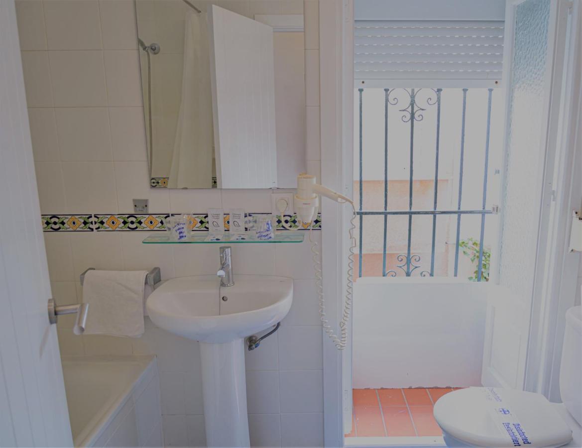 Hostal La Calzada Tarifa Exterior photo