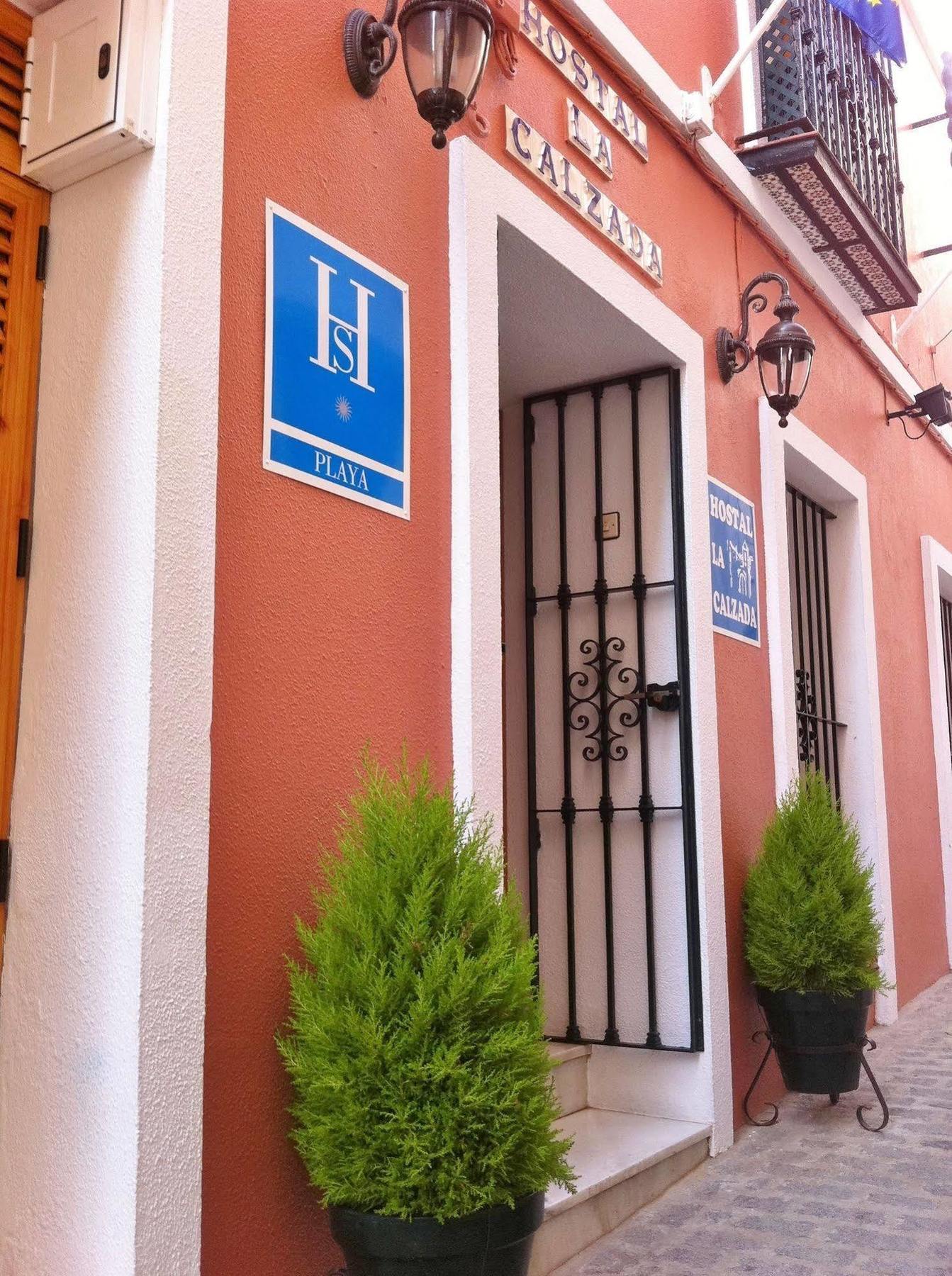Hostal La Calzada Tarifa Exterior photo